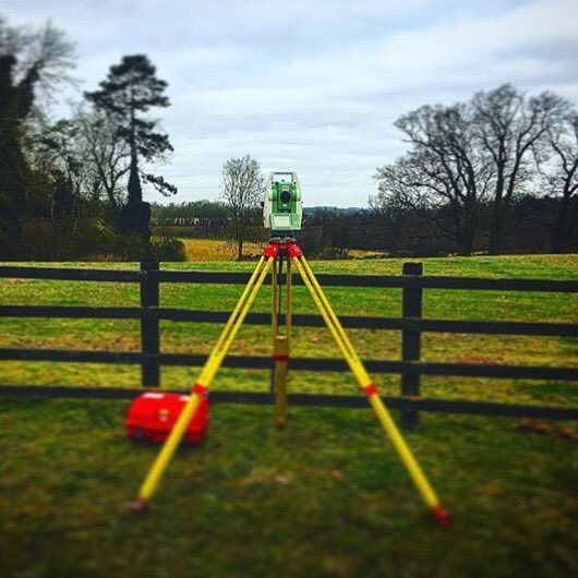 clearroute_'s tweet photo. Lighter mornings and warmer weather 👌🏽 Snapshot of a Land Survey surrounded by beautiful greenery 🌾🍃🌳 https://t.co/gGNNR0ZaVd