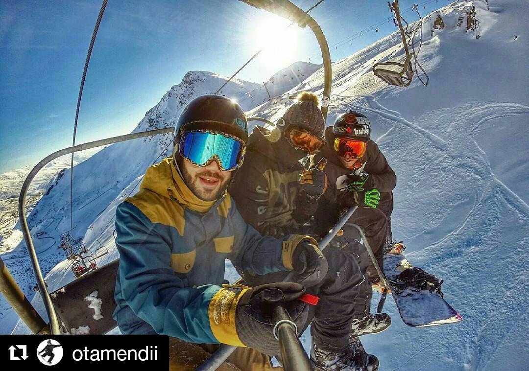 #Repost <a href="/otamendii/">antonella otamendi</a>
Fotaza del domingo en <a href="/fuentesinviern0/">FuentesInvierno.com</a> con los maestros!!! <a href="/llanadani/">LlanaDani</a> <a href="/ander_ground/">ander</a> 
#CotollasBrothers #fuentesadictos