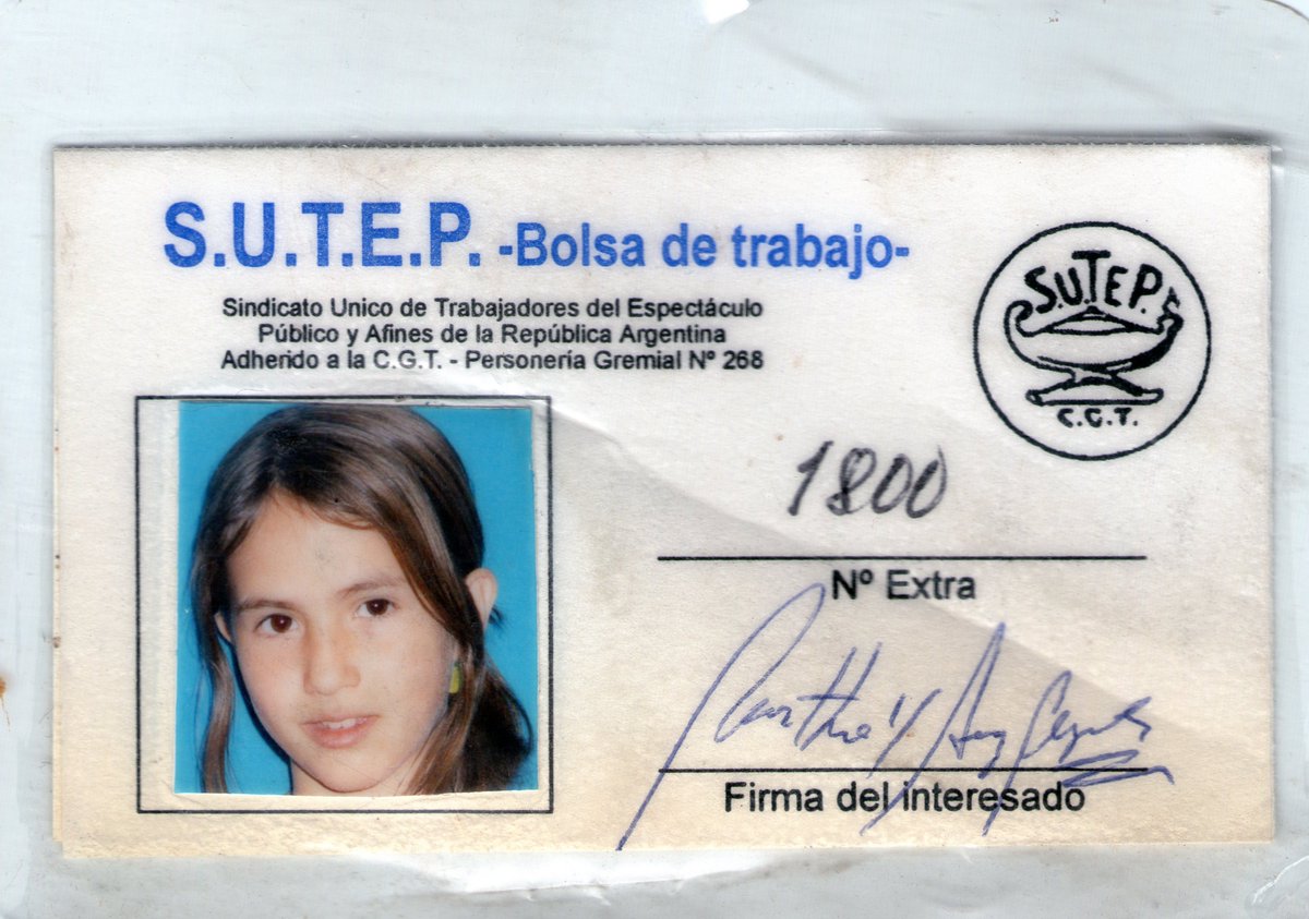 marthapereyra2's tweet photo. El carnet de Flor a los 11 me hinchaba tanto que la anoté y trabajaba de extra en peliculas y tv,sin descuidar el cole que iba doble jornada https://t.co/Wxgpn3X5rt