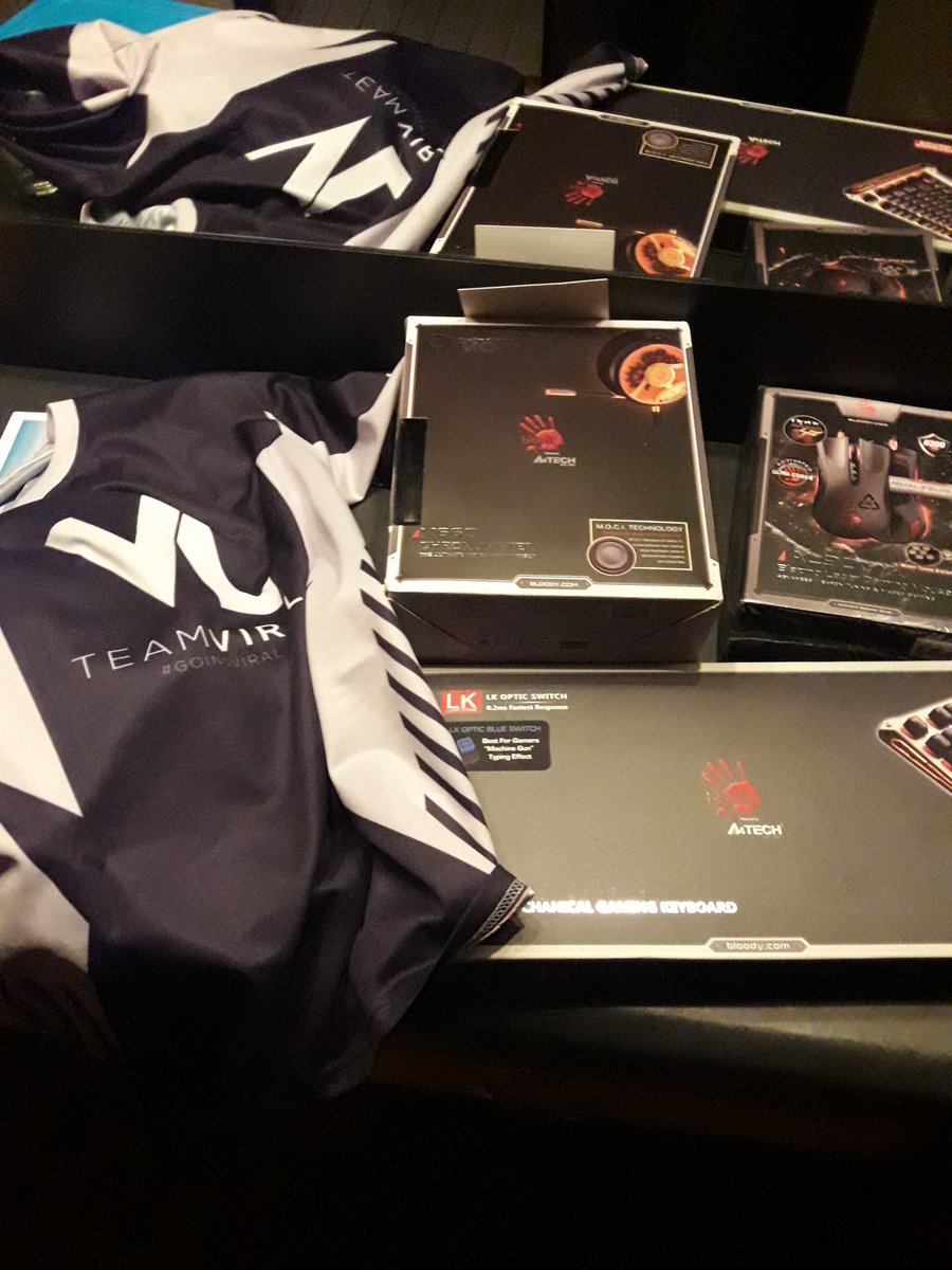 Overtriforce's tweet image. Thanks so much to @BloodyUSA for the awesome presents @TeamViral :D