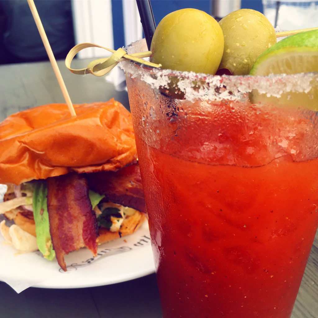 How to enjoy Sunday. #bloodymary #bloodygerry #sundayfunday #sunday #brunch #mouthwatering #brunching #mimosas  #daydrinking #bloodymarys