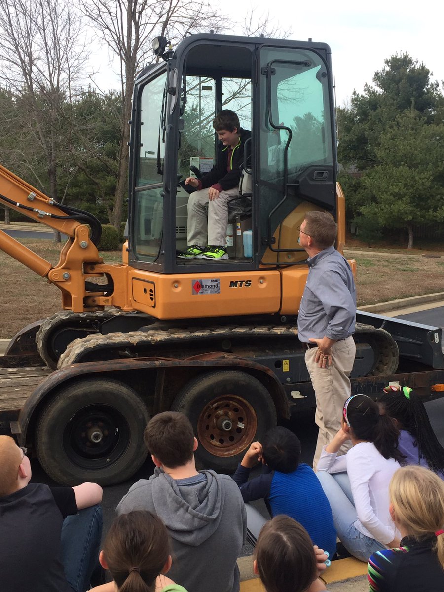 Briarwood6th's tweet photo. Ready to move mountains at Briarwood😄 @BriarwoodES https://t.co/wESzItgB7N