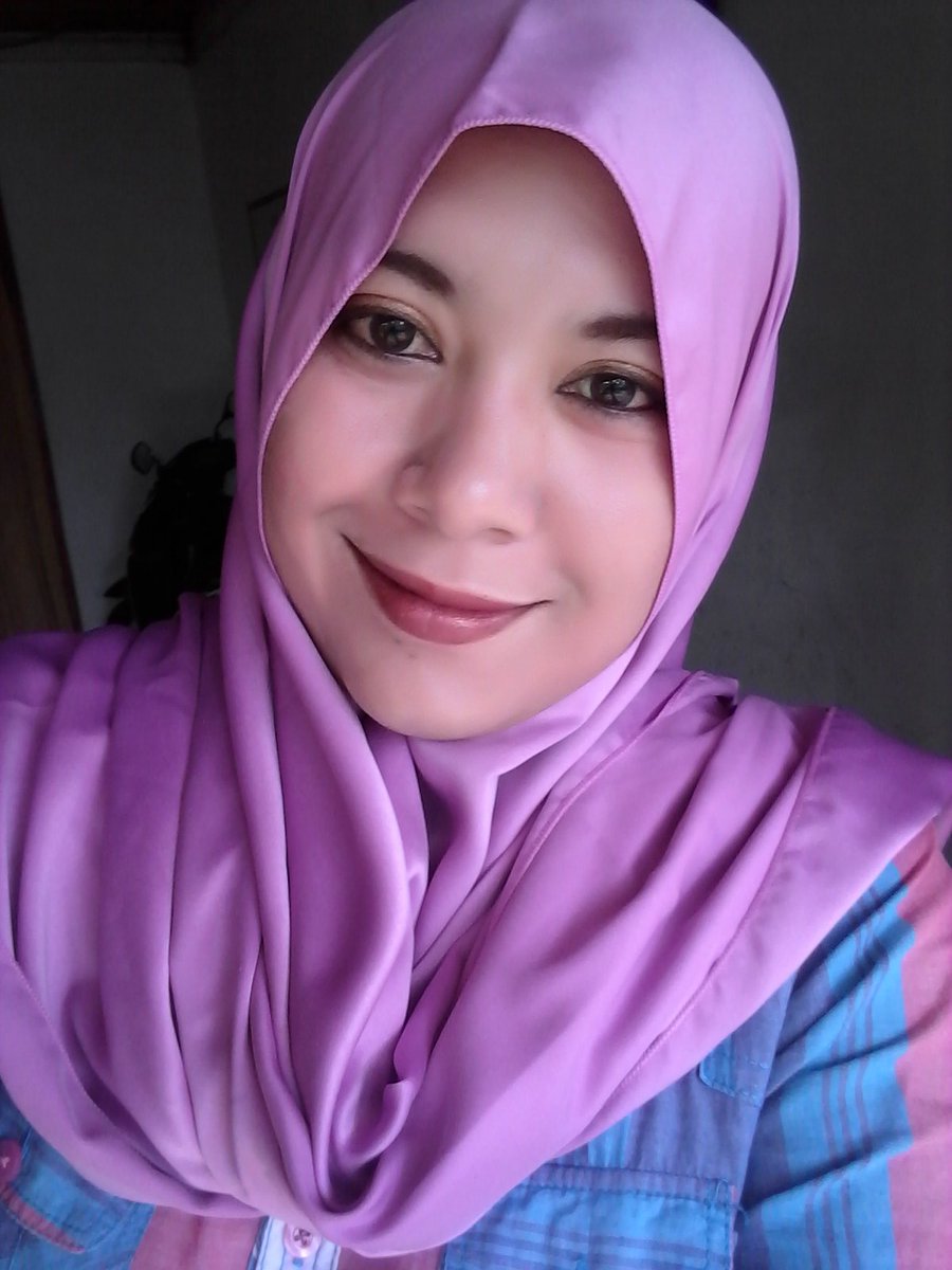 Anindica1's tweet photo. Hujan tak menghalangi aktifitasku ...tetep semngtt https://t.co/zChaXeemu8