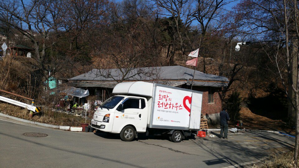 mirine345's tweet photo. 추운날씨에 수도관이 동파된 오야동의 어려운 이웃에, 자원봉사와 후원을 이웃들에게 나누어 주는 「(사)희망의 러브하우스」에서 방문하여 수리공사를 해주었습니다. 봉사로 이웃에 나눔을 실천해주신 분들께 감사의 말씀 전해드립니다.
#성남시 https://t.co/hrXntd92rh