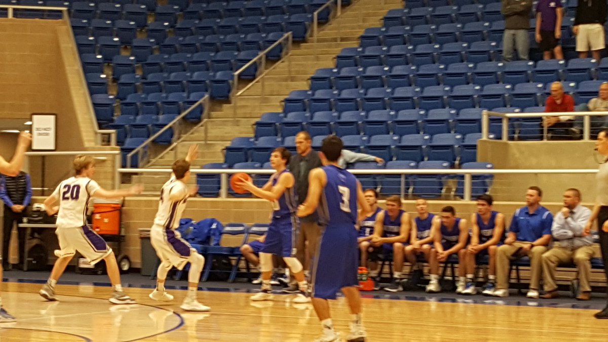 4A Boys Bball Bidistrict
Final in OT
Boerne 65
La Vernia 61
@angelicahuronn @ReyesChrista <a href="/BoerneISD/">Boerne ISD</a> <a href="/houndsXC/">BHS Greyhounds XC</a> @LVISDSports <a href="/BTX_HoundTrack/">BTX Hound Track</a>