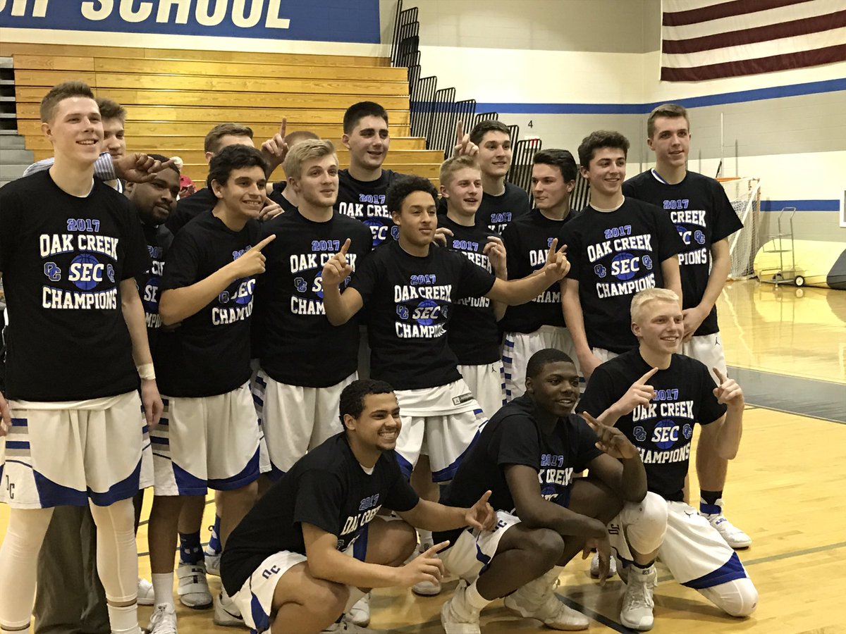 Athletics_OCHS's tweet photo. Knights defeat Tremper 65-50 to clinch conference title outright!  #cuttingdownthenets @StevenTietz https://t.co/wwspUq14l4