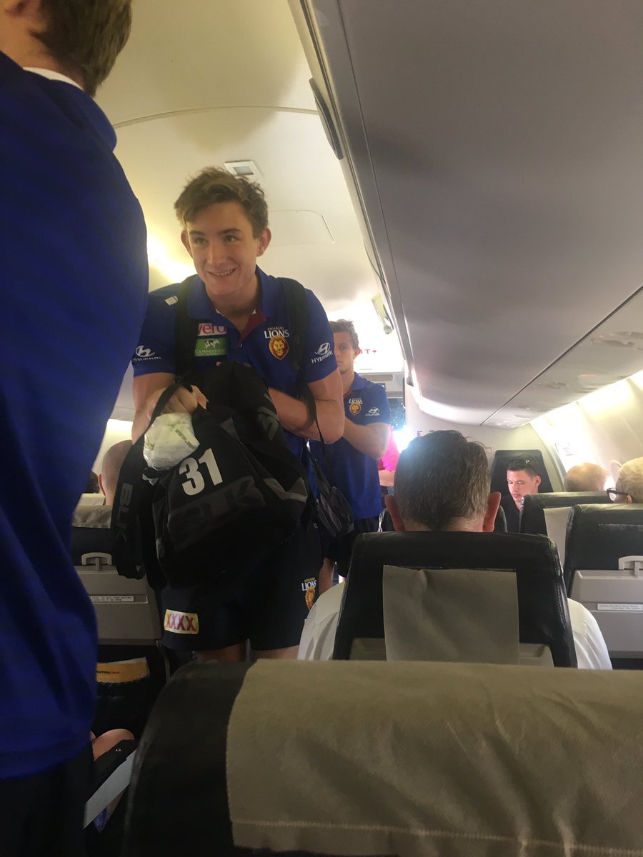LachHarris's tweet image. Harris Andrews squeezing into the twin prop plane en route to Bundaberg #aflcommunitycamp @aflcommunity @brisbanelions #bigmanproblems