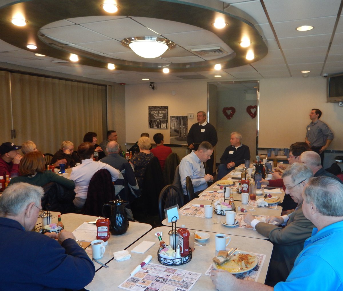 PatBrowneForSen's tweet photo. Great to have breakfast at the Hamilton Family Restaurant with supporters on Saturday! Enjoyed our discussions on state issues! https://t.co/iviLO9Wo7N