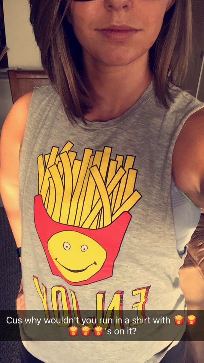 RaeGreentree's tweet photo. French fries #FTW. I mean you wouldn't want a shirt with a salad on it. 🤓😛🐽🐷 #ILoveFood #AndRunning https://t.co/1zVCxIAFCz