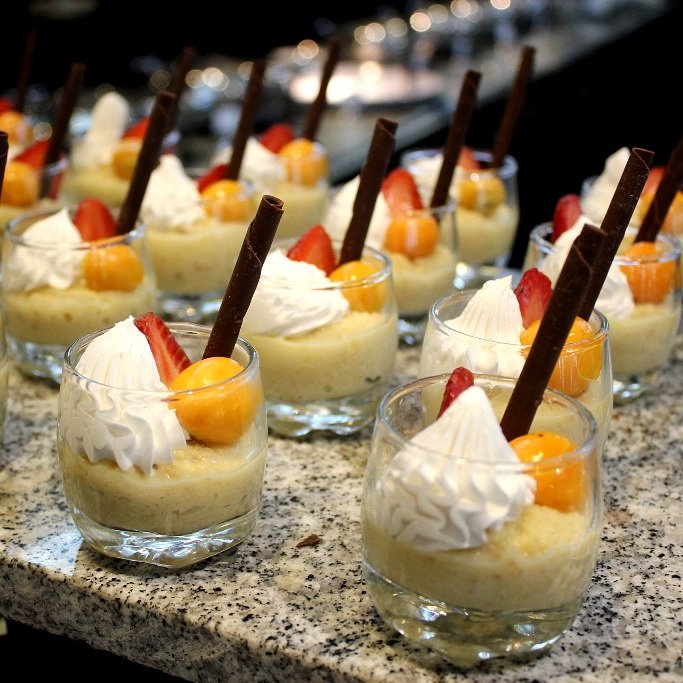 Cuando vengas a disfrutar de la cena en Café Bahía también podrás disfrutar de nuestros postres del buffet. #sheraton #panama
