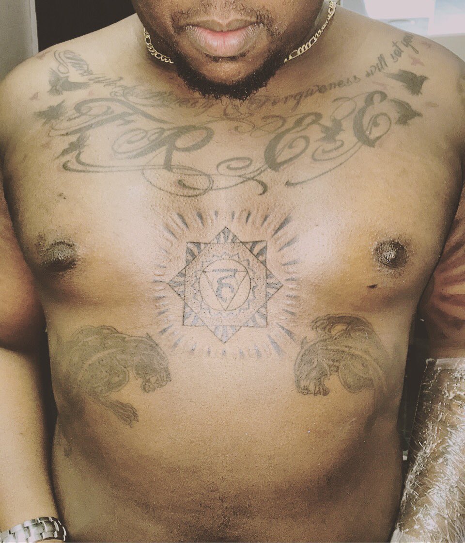 TysonMolemela's tweet photo. I forget how inked a niggah actually is.. S/O @lefthandtattoo @mona_djcupcake #SKINARTbloem https://t.co/x5O6zzkfeh