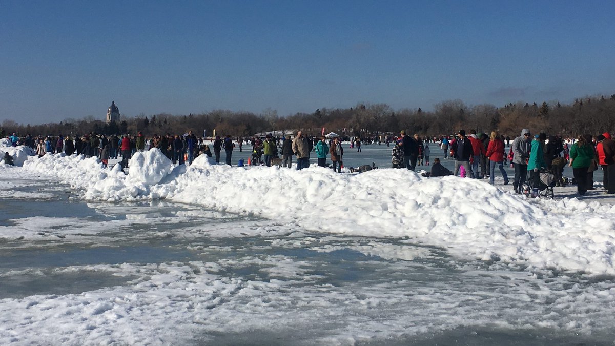 620ckrm's tweet photo. Thousands gather at Wascana Lake for Regina's #Waskimo winter festival revival - https://t.co/dXNsGCQxru #yqr #sk #sask https://t.co/E99GvxAhzX