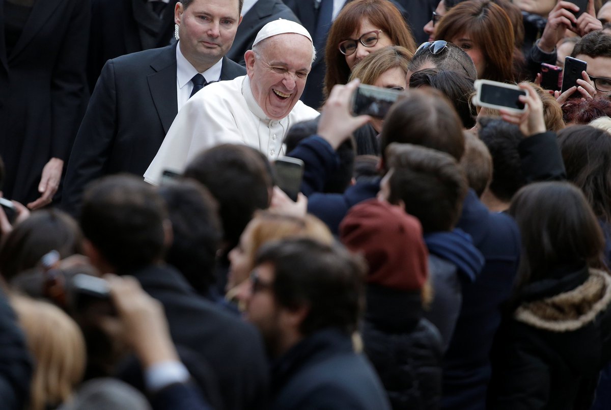 ReutersLatam's tweet photo. Papa #Francisco visitaría #chile y #Peru en 2018, dice Arzobispado de Santiago
https://t.co/NDbcmVxii7 https://t.co/nEWbprlXoZ