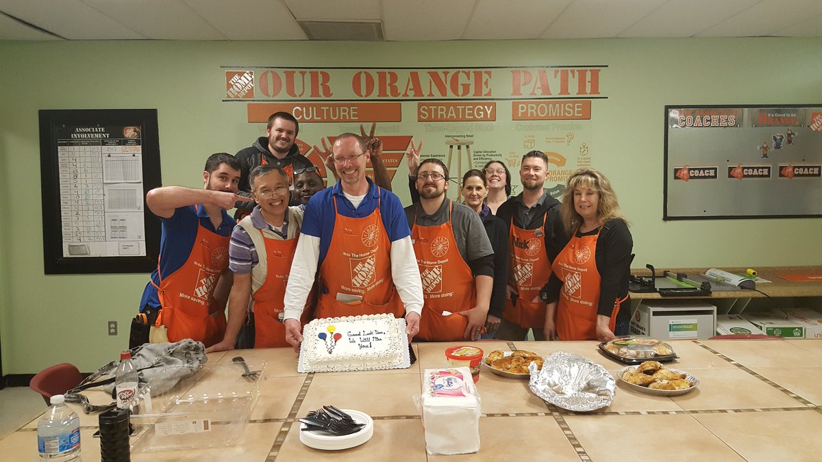 lisa_flagg's tweet photo. #good luck in your next store # you will be missed #6682family @rodgersnick3 @6682family @HDEvanFelker @SethPlumb @baybaxem3 https://t.co/jtPo4boNZK