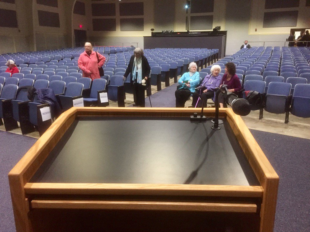 FloydYarmuth's tweet photo. Almost time for the Rep. Scott Taylor town hall in Virginia's 2nd district, Va Beach.  #cnn @KyungLahCNN https://t.co/lBl4Ca8Tlm
