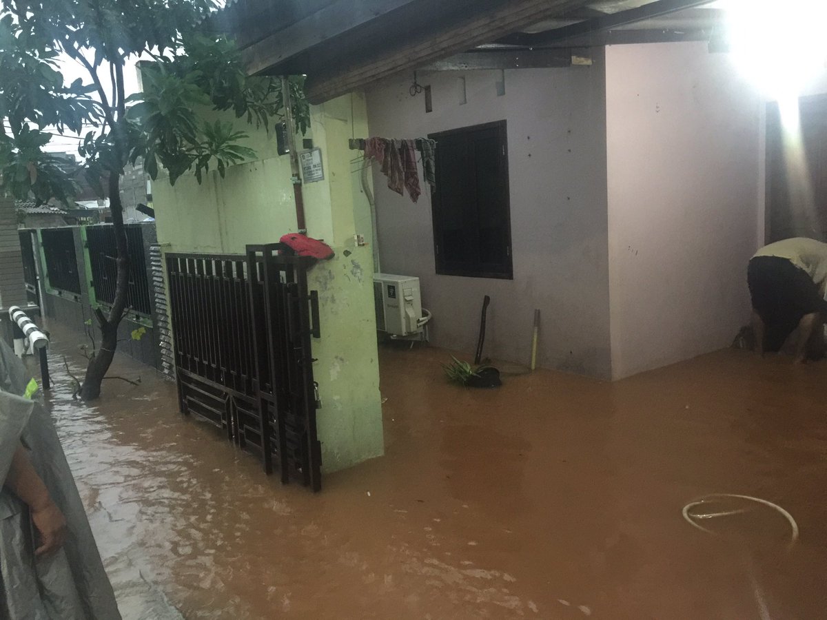 banjir di perumahan asri taman mini kel. jatimakmur kec.pondokgede kota bekasi <a href="/RadioElshinta/">Radio Elshinta</a> <a href="/tribunnews/">Tribunnews.com</a> <a href="/Metro_TV/">METRO TV</a>