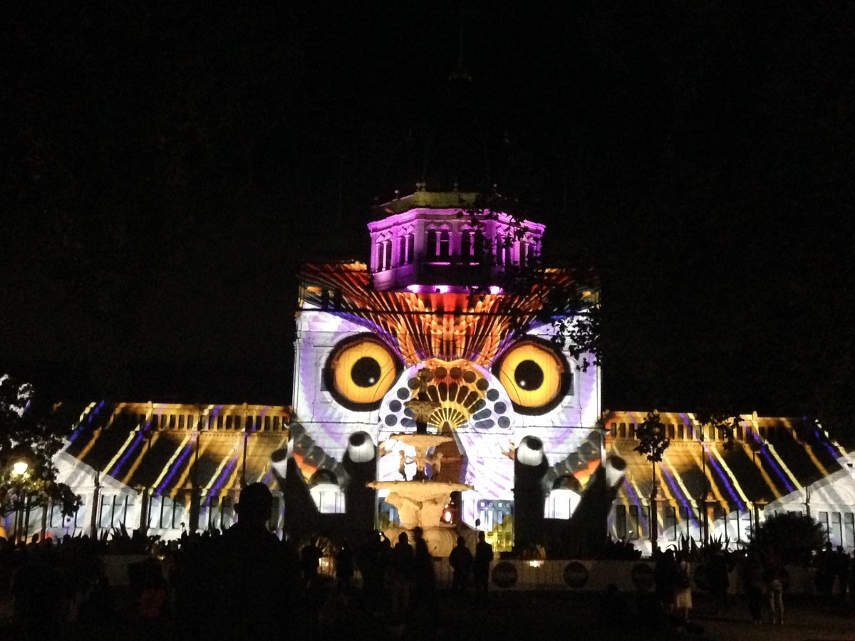 PIWalkabout's tweet image. #WhiteNightMelb just the best night. I love Melbourne town!