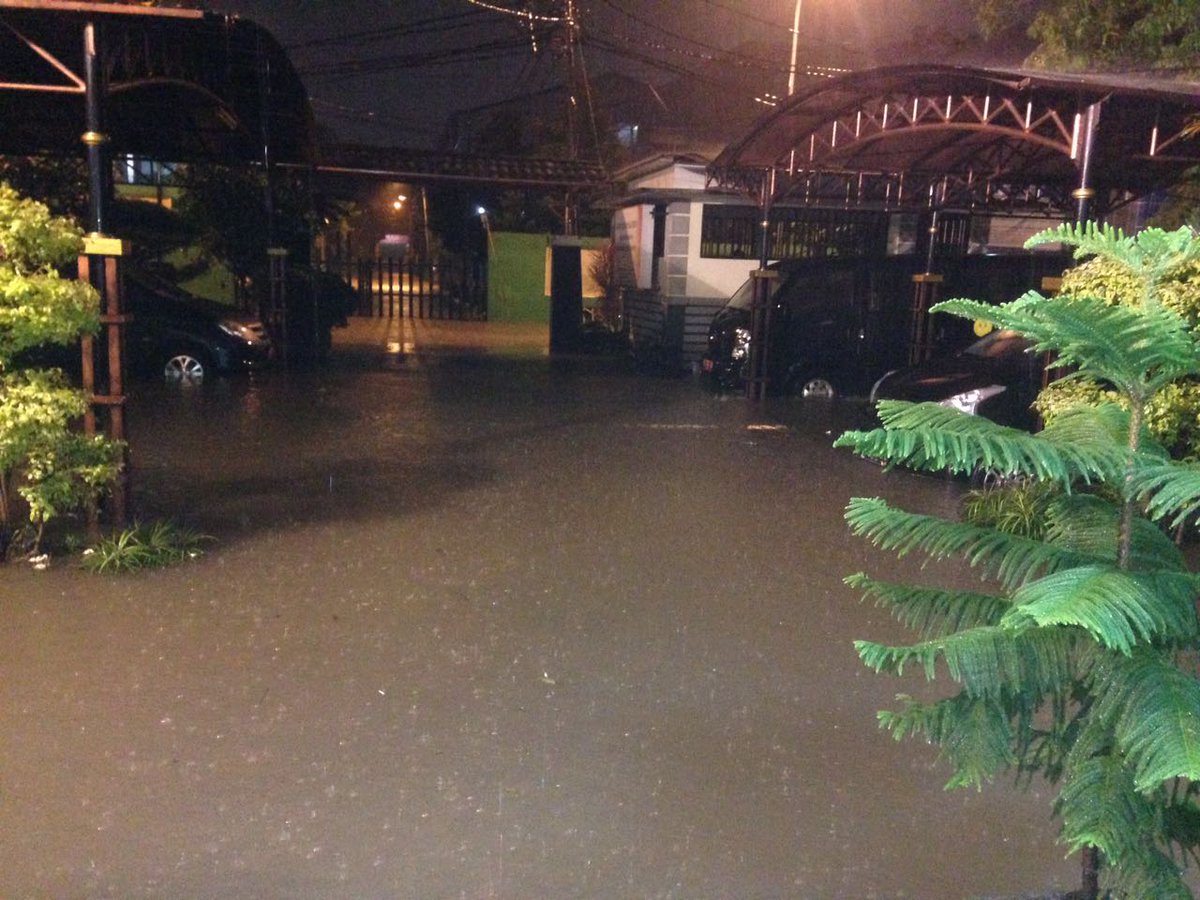 UNJ banjir...dan hujan belum reda.