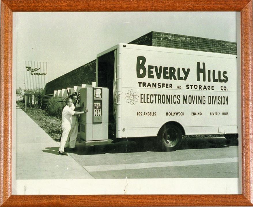 BHTransfer's tweet image. Can anyone name the electronic that we're unloading in this picture? Safe to say we haven't moved one in years!