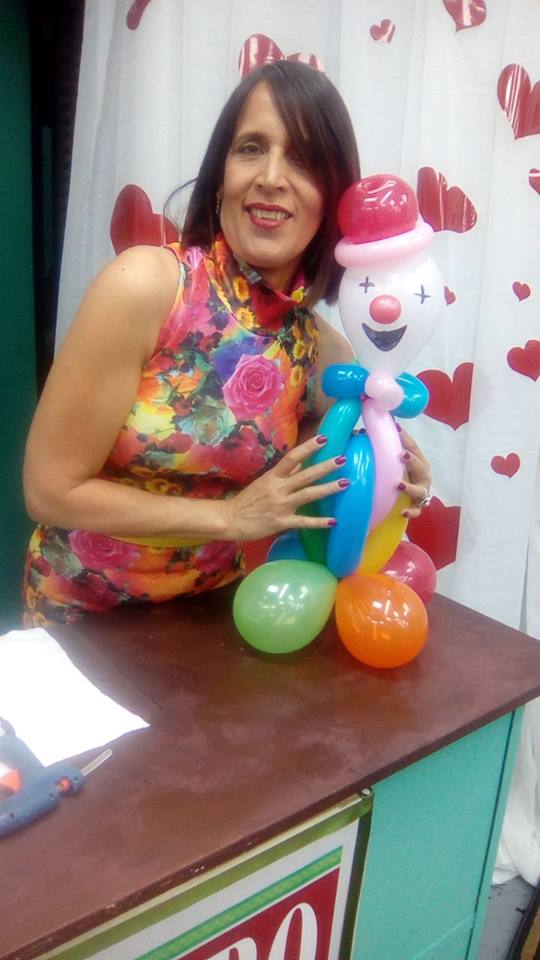 revisterodeidea's tweet photo. Así fue nuestro #Lunes entre globos y bisutería :) https://t.co/a078ejvJPA
