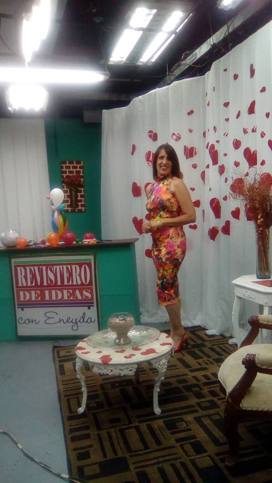 revisterodeidea's tweet photo. Así fue nuestro #Lunes entre globos y bisutería :) https://t.co/a078ejvJPA