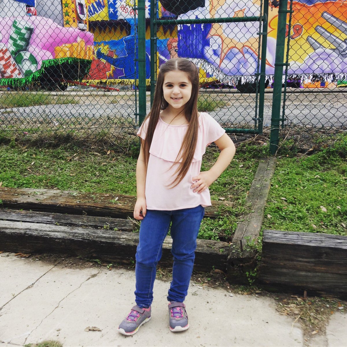 DylanDePaula's tweet photo. My Lil sis! https://t.co/vuXWADQ660
