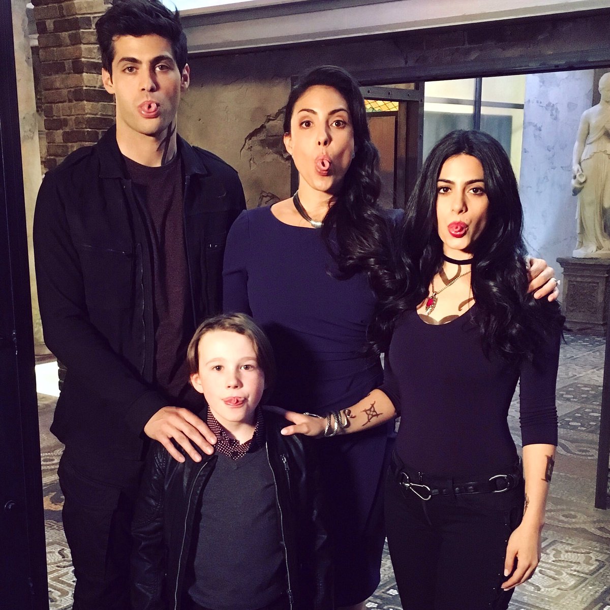 The Lightwood family is reunited in 1 hour, EST/CT. Let's do this. 😝 #Shadowhunters