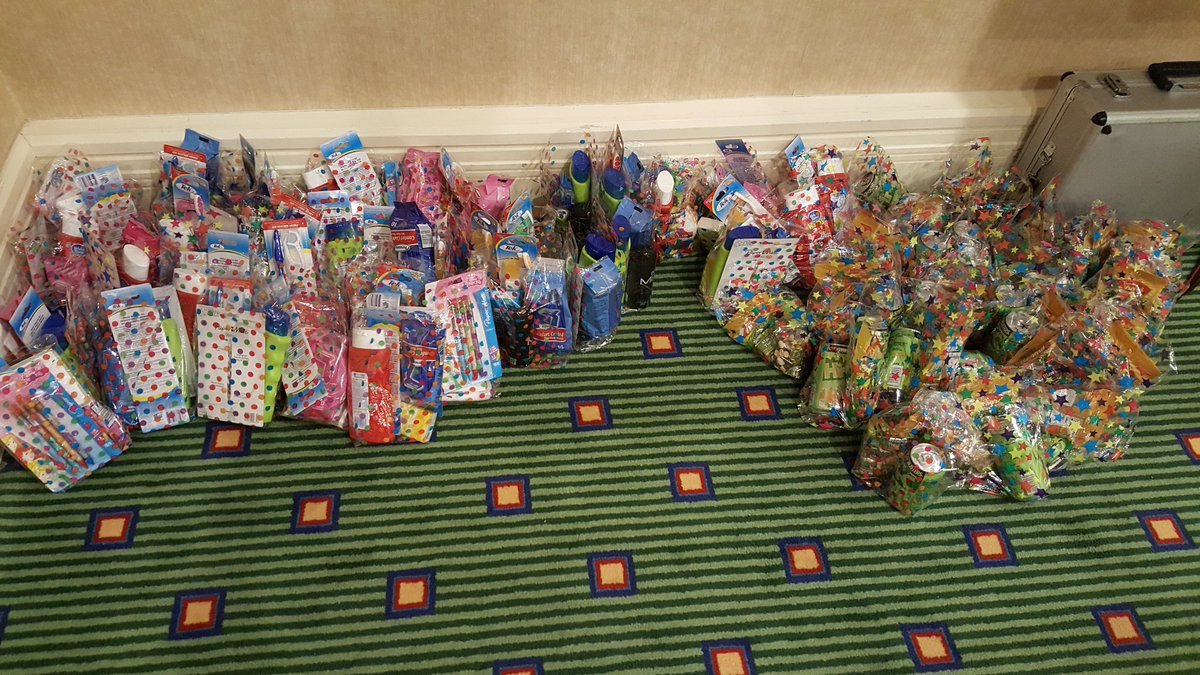 LA_Valet's tweet photo. Donation bags complete! Happy to help Project Hope Alliance assist kids in need!! @ProjectHopeAll https://t.co/B4jVtXrhzw