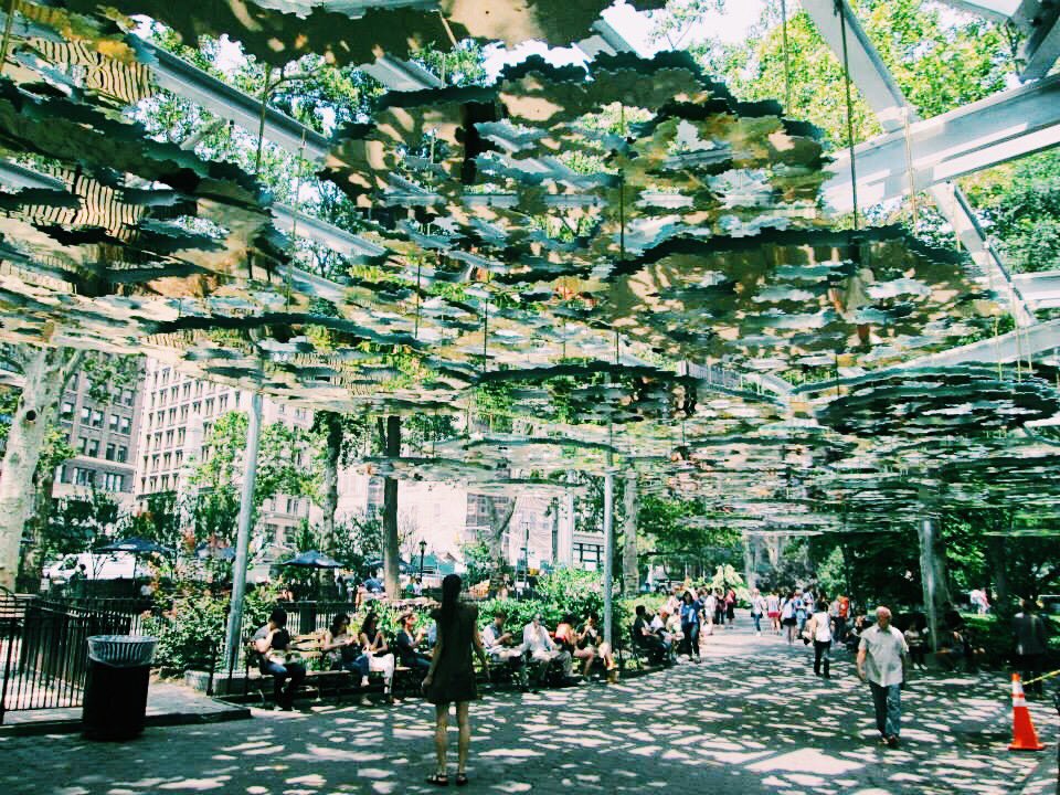 MarionVal0109's tweet photo. Nice decoration in Madison Park 🔝 #ny #nyc #shadows https://t.co/KonOuPIejK