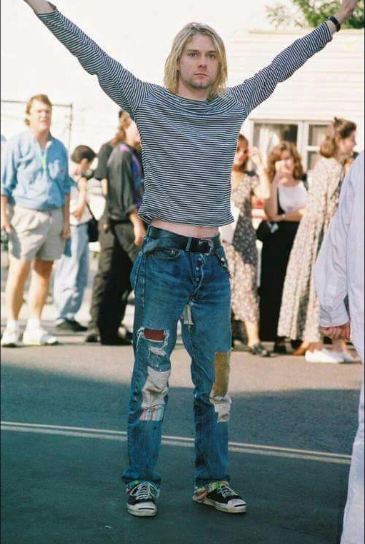 perryfirworks's tweet photo. Cobain nos deixou com essa carinha de 27 anos e hoje já tem 50 anos :) :(

#KurtDay  
#KurtCinquentão https://t.co/YBd2zdX46U