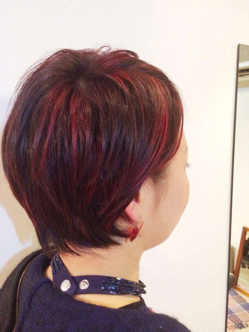 篠田アキノブ على تويتر ショートカットに赤いメッシュを入れました 赤いメッシュ ショートカット 髪の毛の好き ショートカットカラー 原宿美容室nutshair 篠田アキノブ