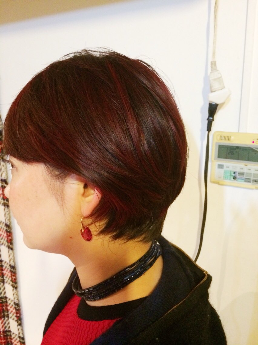 篠田アキノブ على تويتر ショートカットに赤いメッシュを入れました 赤いメッシュ ショートカット 髪の毛の好き ショートカットカラー 原宿美容室nutshair 篠田アキノブ