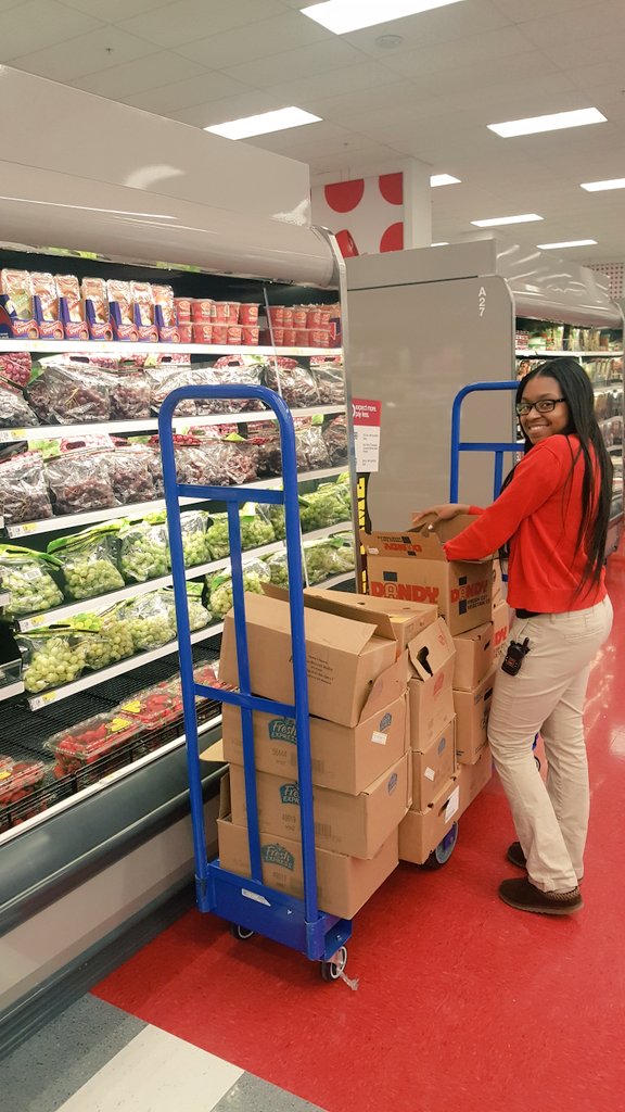 Cull,fill,zone, repeat! Always fresh for our guests!! #washwest #3212 #inthestoreonthefloor <a href="/SchwarzArielle/">Arielle Schwarz</a>