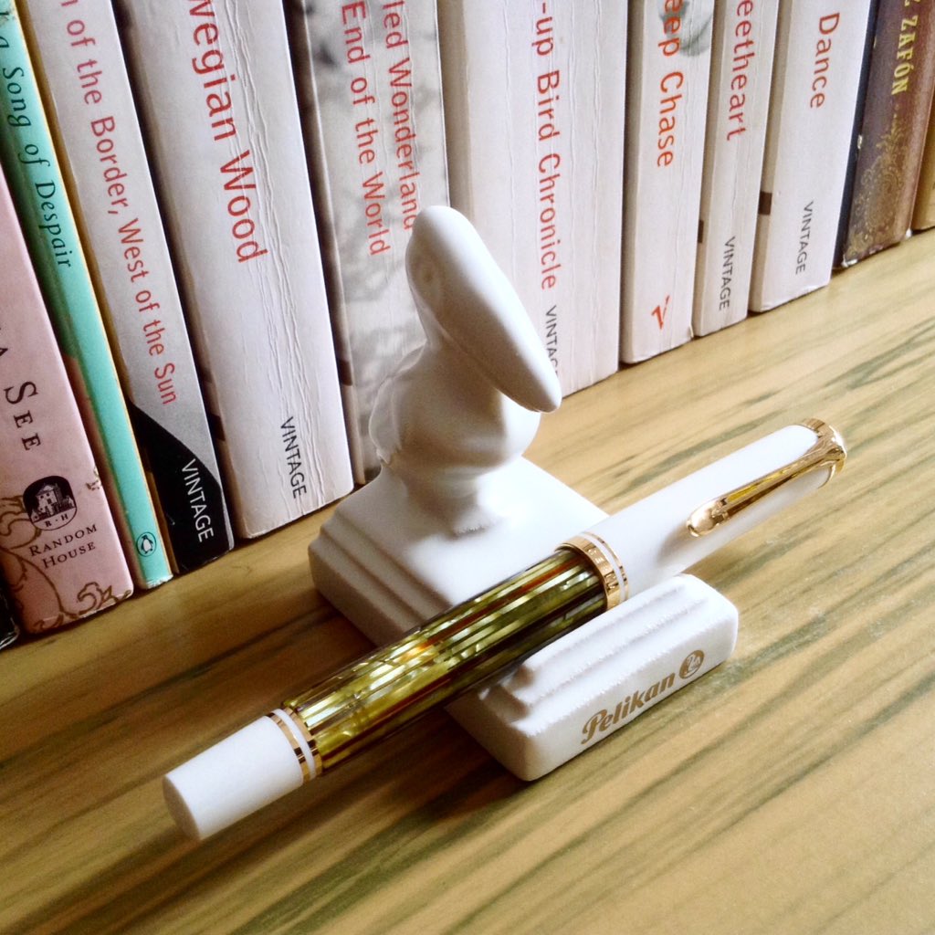 the_archer's tweet photo. Can't help falling in love with this white torty all over again.😍 Taking it out of storage for now.😁

#Pelikan #PelikanM400 #fpnph https://t.co/fgygxqwMlT