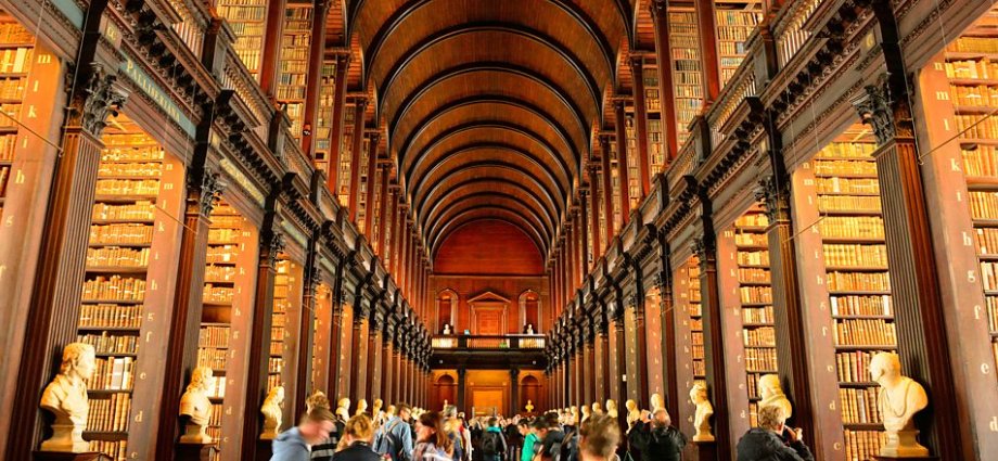 goodreads's tweet image. Shelf Love: Several Fascinating Facts About Libraries bbc.in/2kRWsBM