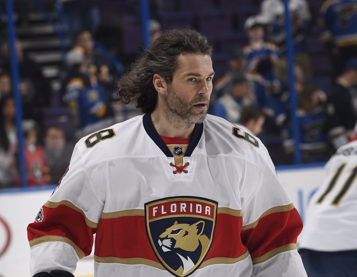 Every night is Hair Band Night for @68Jagr 🐐 https://t.co/s9RdeXOuLA