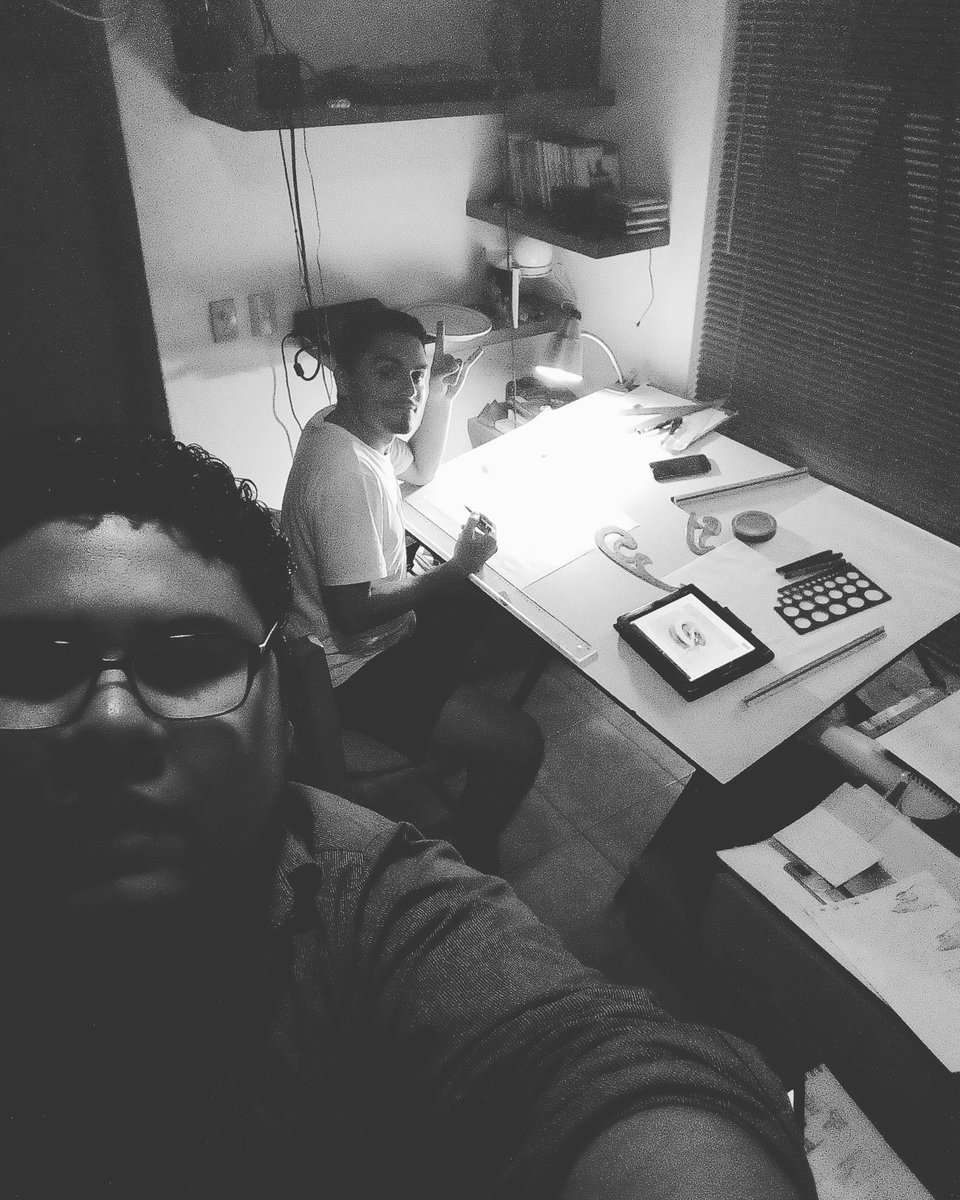 ItsmeAngeloY2J's tweet photo. #arqconcept  #compoArq2017A trabajando,comiendo y proyectando  xd @ladivregor https://t.co/RbIlyjIzyh