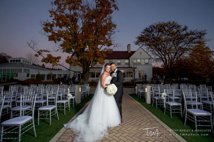 DanadaHouse's tweet photo. This photo of the Haroon's as newlyweds is the Bee's Knees! #wedding #Wheaton @twaphoto https://t.co/lrsfmgEjPU