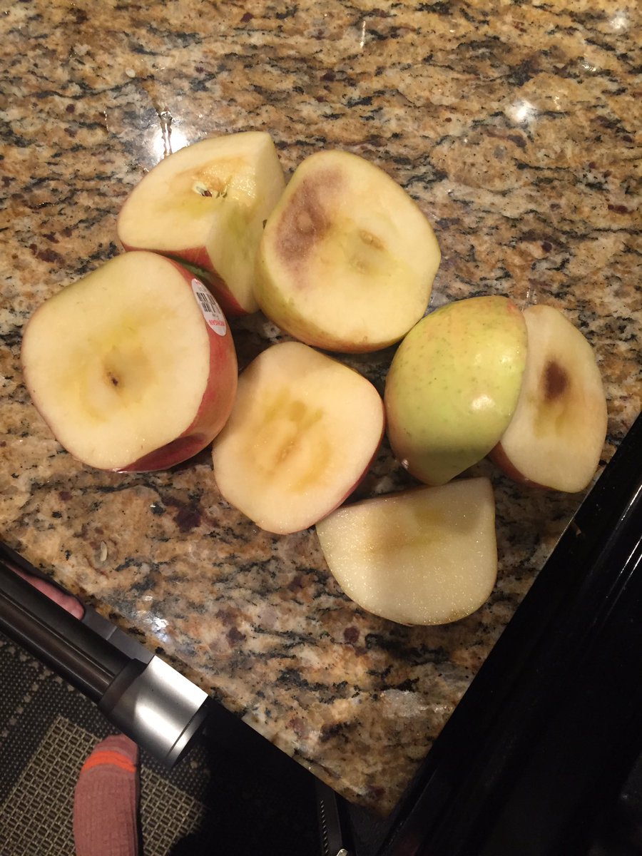 GoForAimee's tweet photo. Hey @kroger how do you like them apples???? Bc I don't. Bought them today. Already rotten. No one picking up at your store. https://t.co/BjfPySKoBP