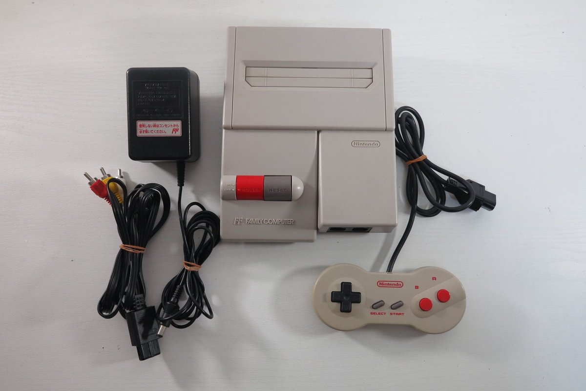 TozaiJapan's tweet photo. New Famicom #newfamicom #nintendo #retro https://t.co/BJ1PVf0H7L