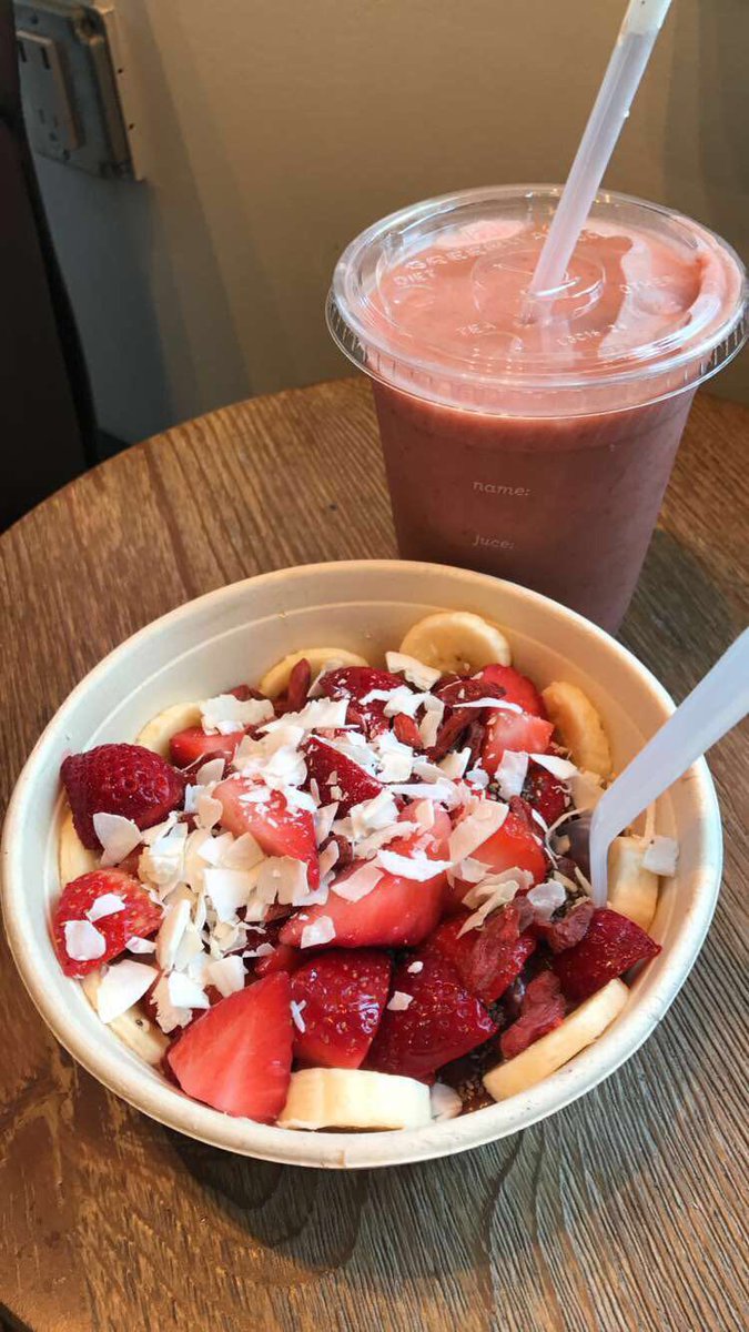 whatemilyeats's tweet photo. Amazing vegan acai bowl! https://t.co/iEyGcCHBfX