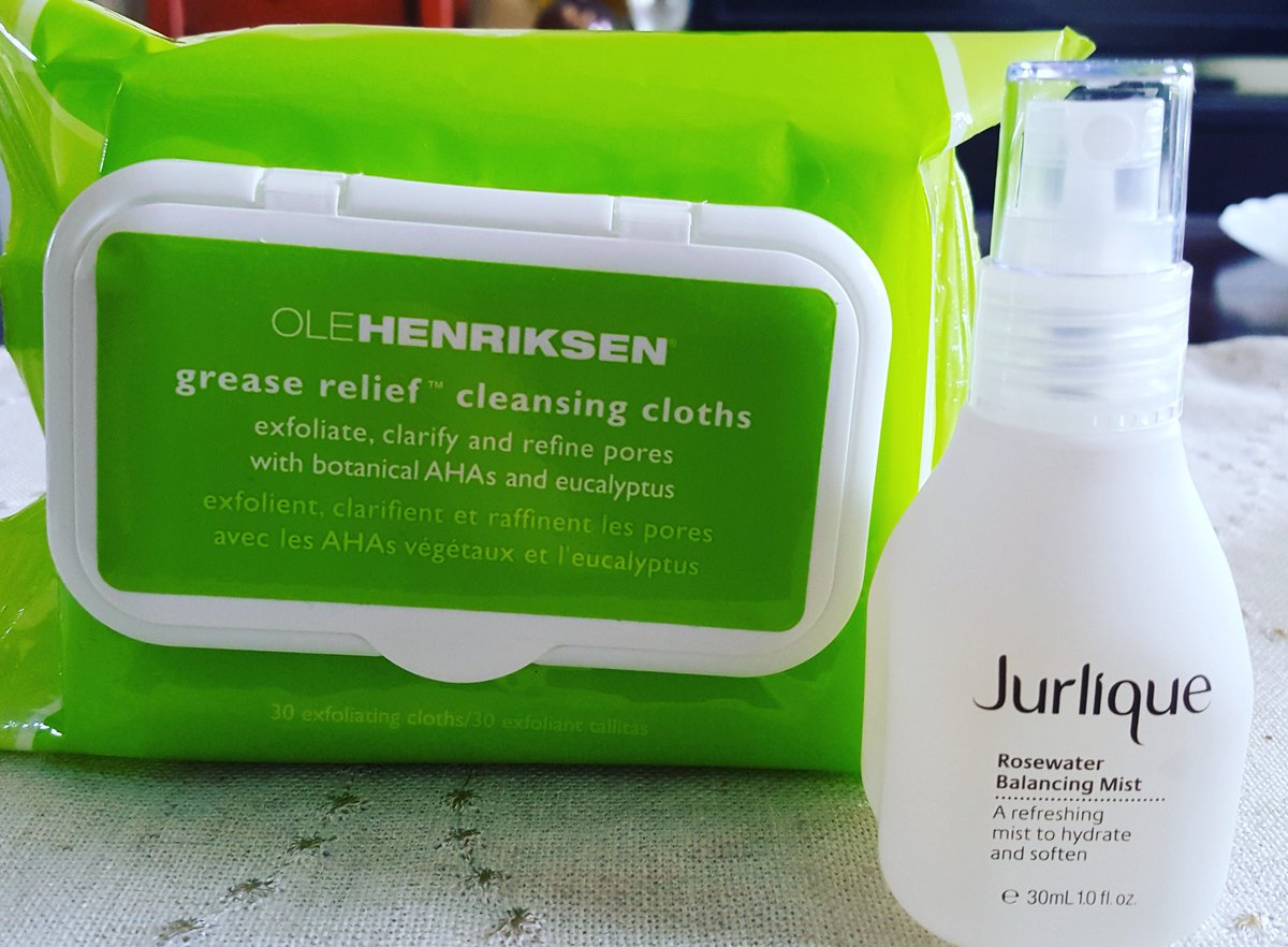 anaddict2beauty's tweet photo. Head on over to my #blog for a #review on these two products. Happy #mondaymotivation #beauties ๐ #addictedtobeauty #blogger #skincare https://t.co/58whYQ0Ctn