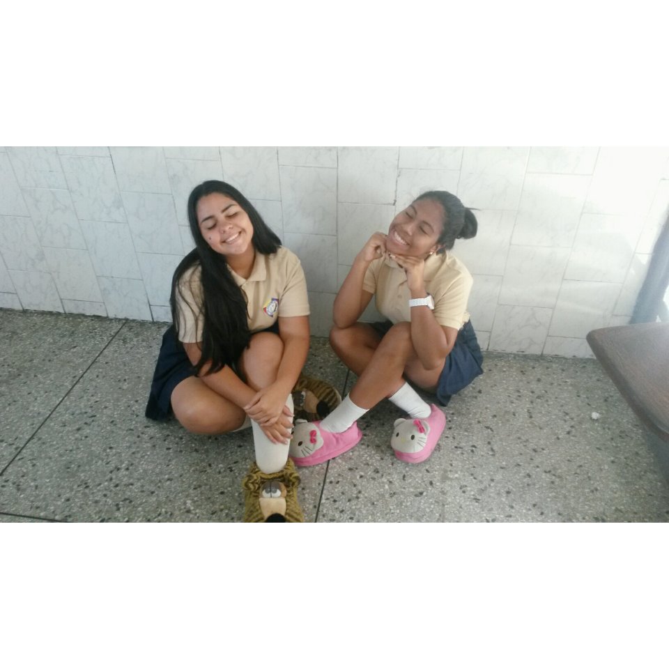 yiliamcisneros's tweet photo. hasta el fin del mundooo chiquibaby 😍👭 https://t.co/EYrtApXpQA