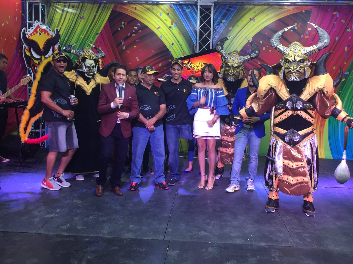 DKDalCarnaval's tweet photo. Nuestro primer grupo de la noche en #DKDalCarnaval #LosEscorpiones. https://t.co/5yZ40gTWCc