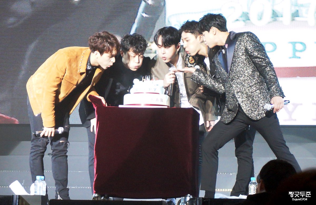 holic_Jh's tweet photo. 아이뻐💕
_
#777파티 #777party #윤용양이손 #윤두준 #용준형 #양요섭 #이기광 #손동운 #어라운드어스 #AroundUs https://t.co/2KbHxoTnUJ