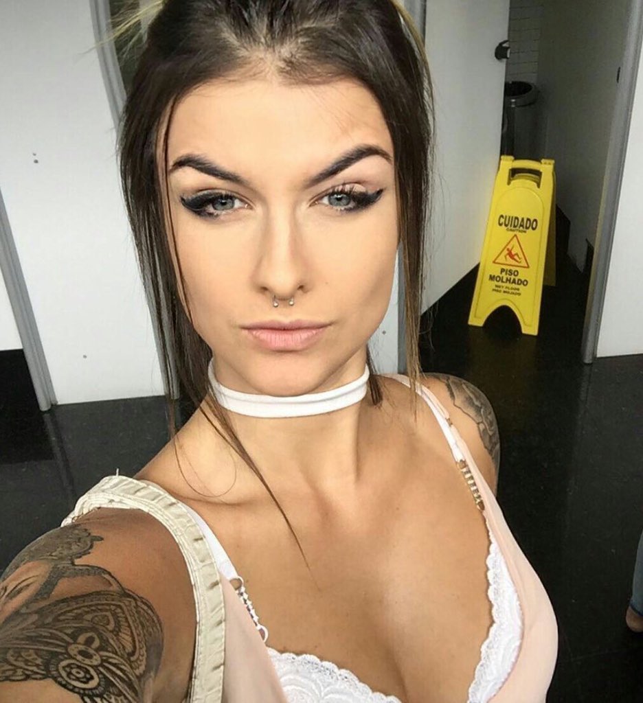 lesbicax's tweet image. Toda beleza do mundo foi para uma única mulher...