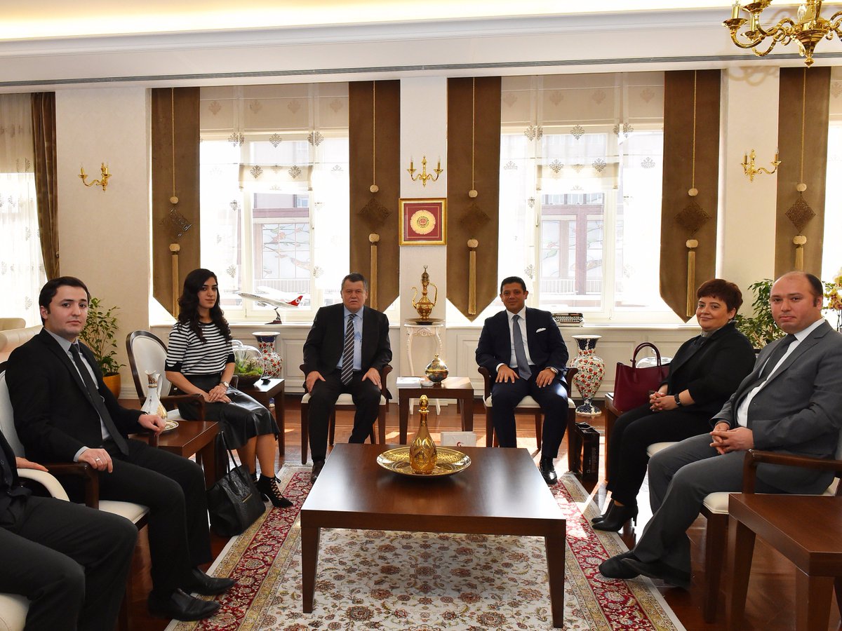 Enerji Hukuku Araştırma Enstitüsü olarak Yargıtay Başkanı Sayın İsmail Rüştü CİRİT' i makamında ziyaret ettik.