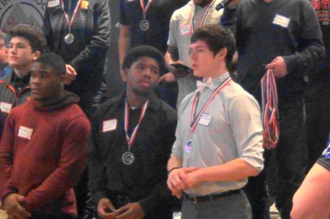 dbyrd000's tweet photo. Fairborn Athlete @beasterling3 adds some hardware to his collection @ the Tri-State Football Awards Show Monday - @Holygrailbanks #TSFAwards https://t.co/GkLSSY6TP3