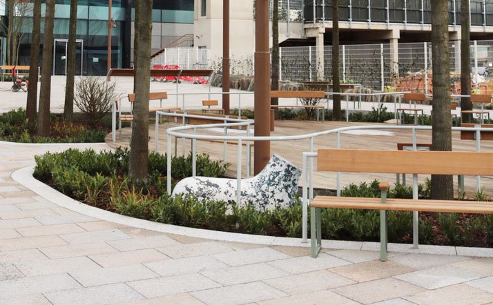 Further collaborations on ruskin square-headless lion - <a href="/Lola_Lely/">Lola Lely Studio</a>