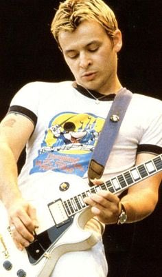 Happy birthday to James dean bradfield, the coolest singer and guitar hero  